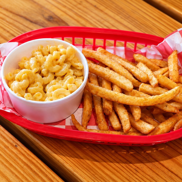 Kids' Mac' N Cheese with Fries.